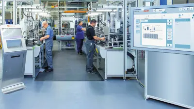 Personen bei der Arbeit mit ActiveCockpit