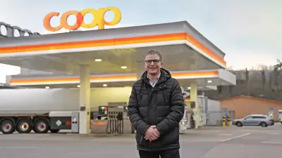 Roger Hausammann in front of a hydrogen filling station
