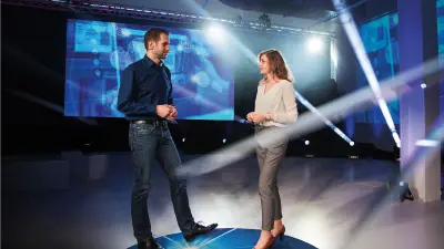Digital expert Tobias Richter and IT Project Manager Theresa Siebert at the Spark-Talk