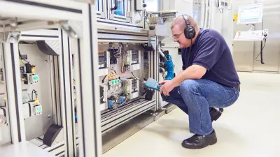 employee controls machines