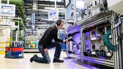 A compressed air leak found by Nexeed in the intelligent factory in Homburg is assessed.