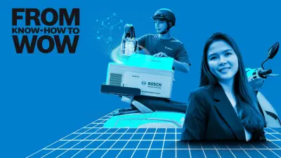 Bosch Senior Delivery Manager Dinh Thi Kom Thoa vor einem Brustmilch-Liefer-Service-Scooter namens Milky Way.