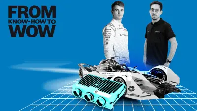 Formula E-Rennfahrer Nico Müller und Bosch-Ingenieur Christian Schimpitz stehen hinter einem Rennauto vom Rennstall Dragon/Penske Autosport. Im Vordergrund ist die Vehicle Conrol Unit von Bosch zu sehen.