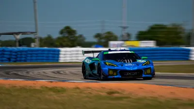 Wickens' Chevrolet Corvette Z06 TG3.R auf der Rennstrecke von Long Beach.
