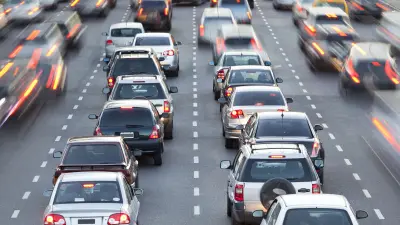 Bild zeigt Fahrzeuge in einem Stau