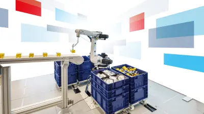 Zu sehen ist der Roboterarm des Smart Item Picking Systems umgeben von Kisten mit kleinen Gegenständen in der Modellfabrik von Bosch Rexroth in Ulm.