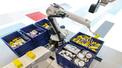 Zu sehen ist ein schwenkbarer Roboterarm von Bosch Rexroth in einem Fabrikumfeld. Darüber ist eine Kamera montiert. Der Roboterarm greift mit einem am Greifarm montierten Saugnapf eine kleine Box aus einer sortenreinen Kiste und legt ihn auf das Förderband.