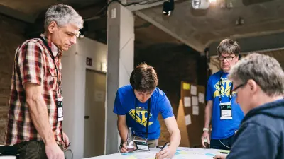 Die Hacker arbeiten zusammen 