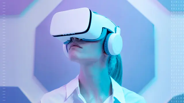 Eine Frau trägt ein Virtual-Reality-Headset in einer futuristischen Umgebung.