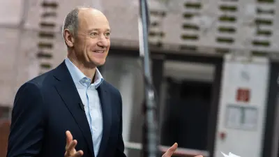 Roland Busch explains something during an interview on artificial intelligence and IoT.