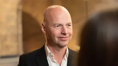 Sebastian Thrun wird während eines Interviews befragt.