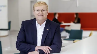 Portraitfoto von Stefan Hartung, Vorsitzender des Unternehmensbereichs Mobility Solutions bei Bosch und künftiger CEO von Bosch.